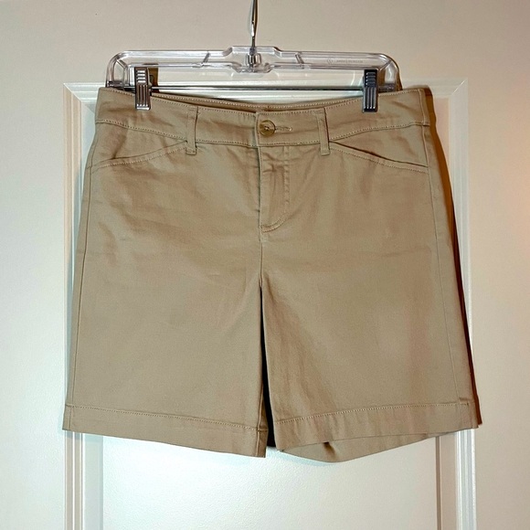 St. John’s Bay | 7” Bermuda Shorts in Beige Size 10P - Picture 6 of 7